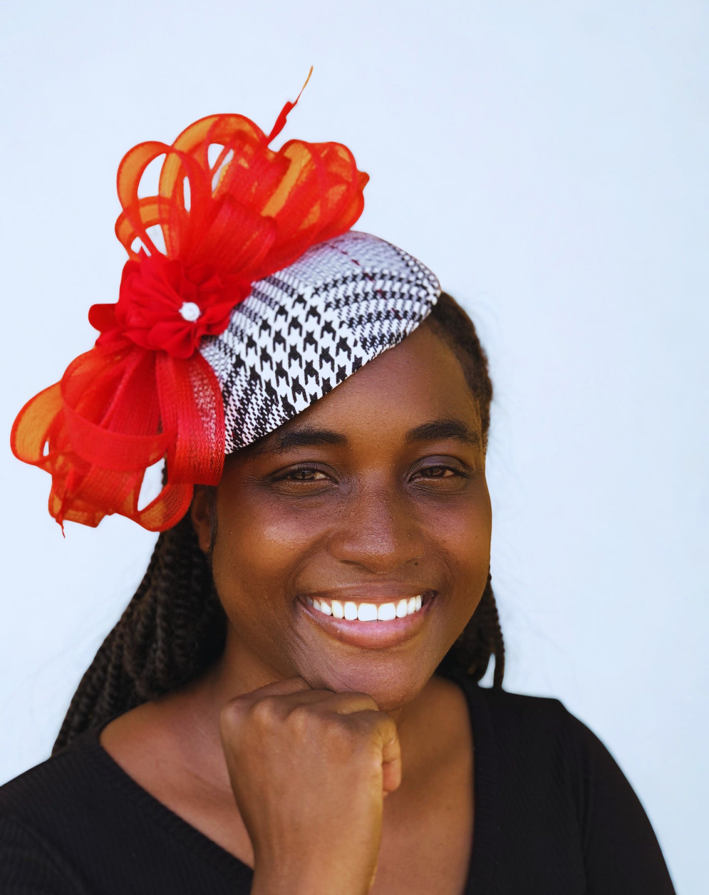 Red & Black Houndstooth Fascinator Hat with Crinoline Loops – Elegant Church & Wedding Hat